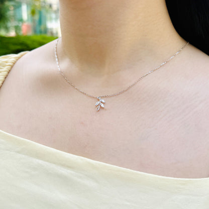 Lirae Necklace